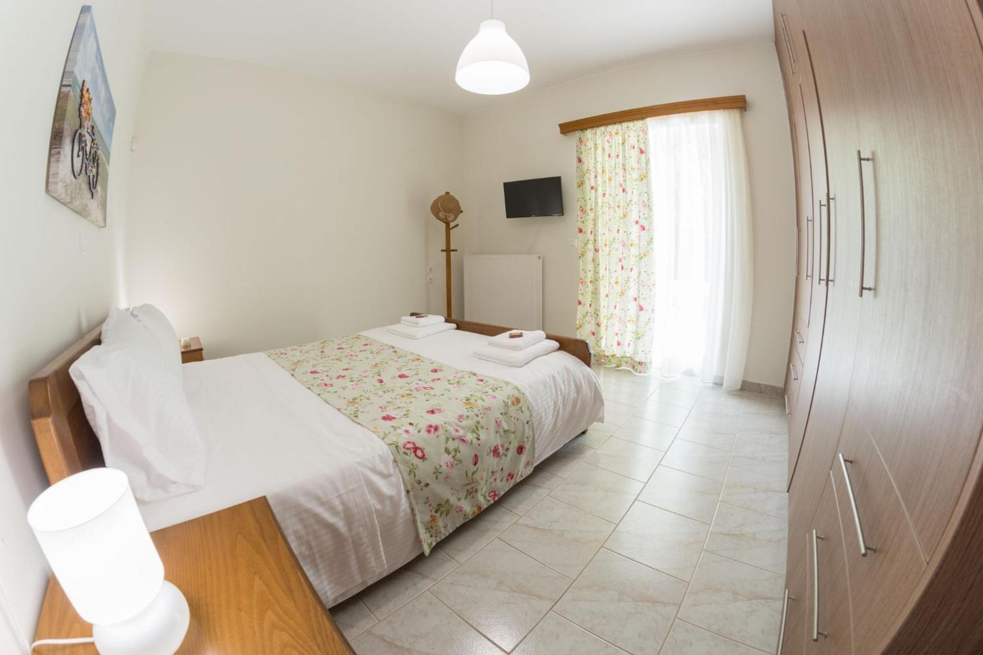 Liofyto House Private Garden Apartment ปลาเตเนียส ภายนอก รูปภาพ